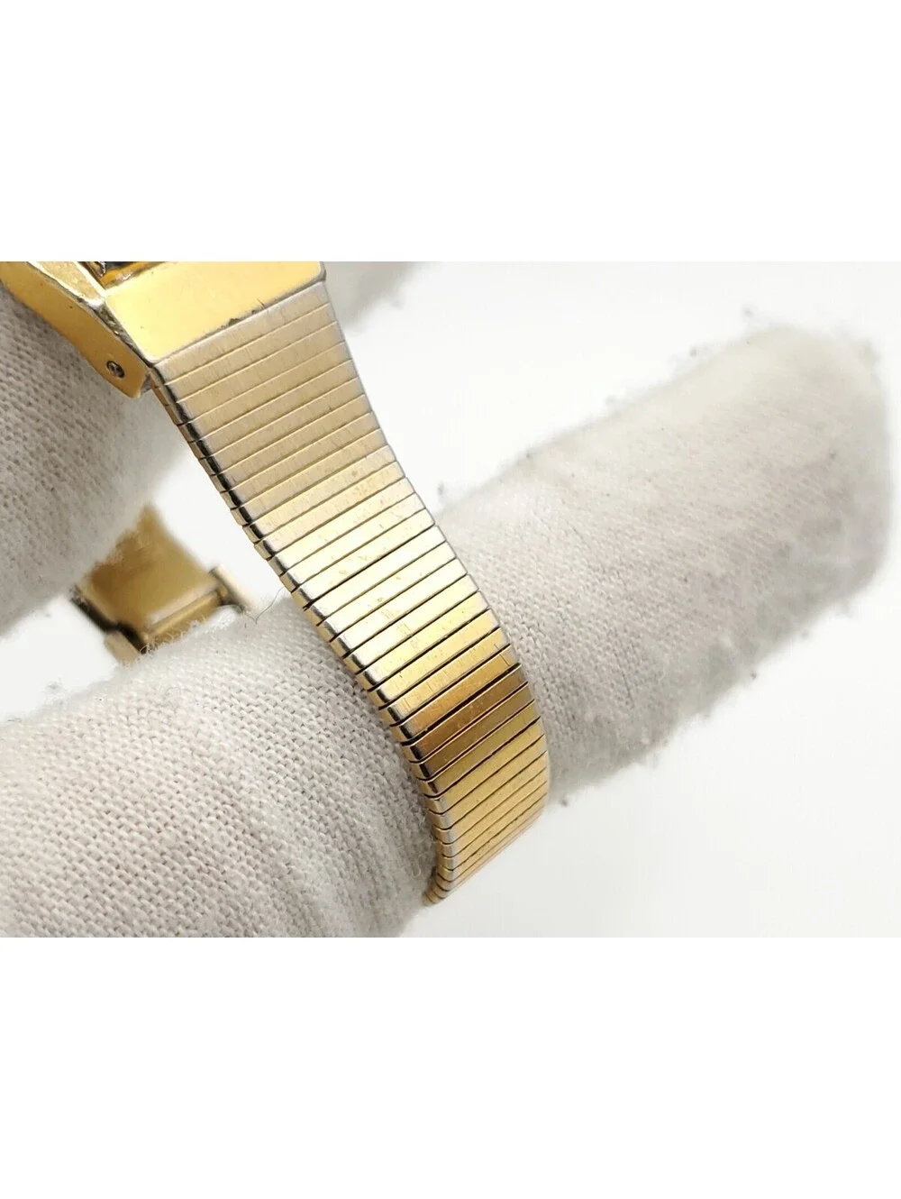 Vintage Seiko Quartz Watch Womens New Battery Gold Tone Black Dial 16mm